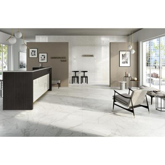feher kis teglap alaku diszes marvany mintas decor csempe greslap nagy meretu csempe modern elegans luxus lakas polgari stilus eloszoba szalloda etterem lameridiana lakberendezes.jpg